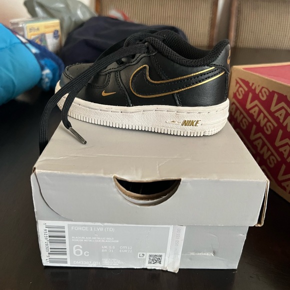 Nike Kids Black and Gold Sneakers - Picture 1 of 4